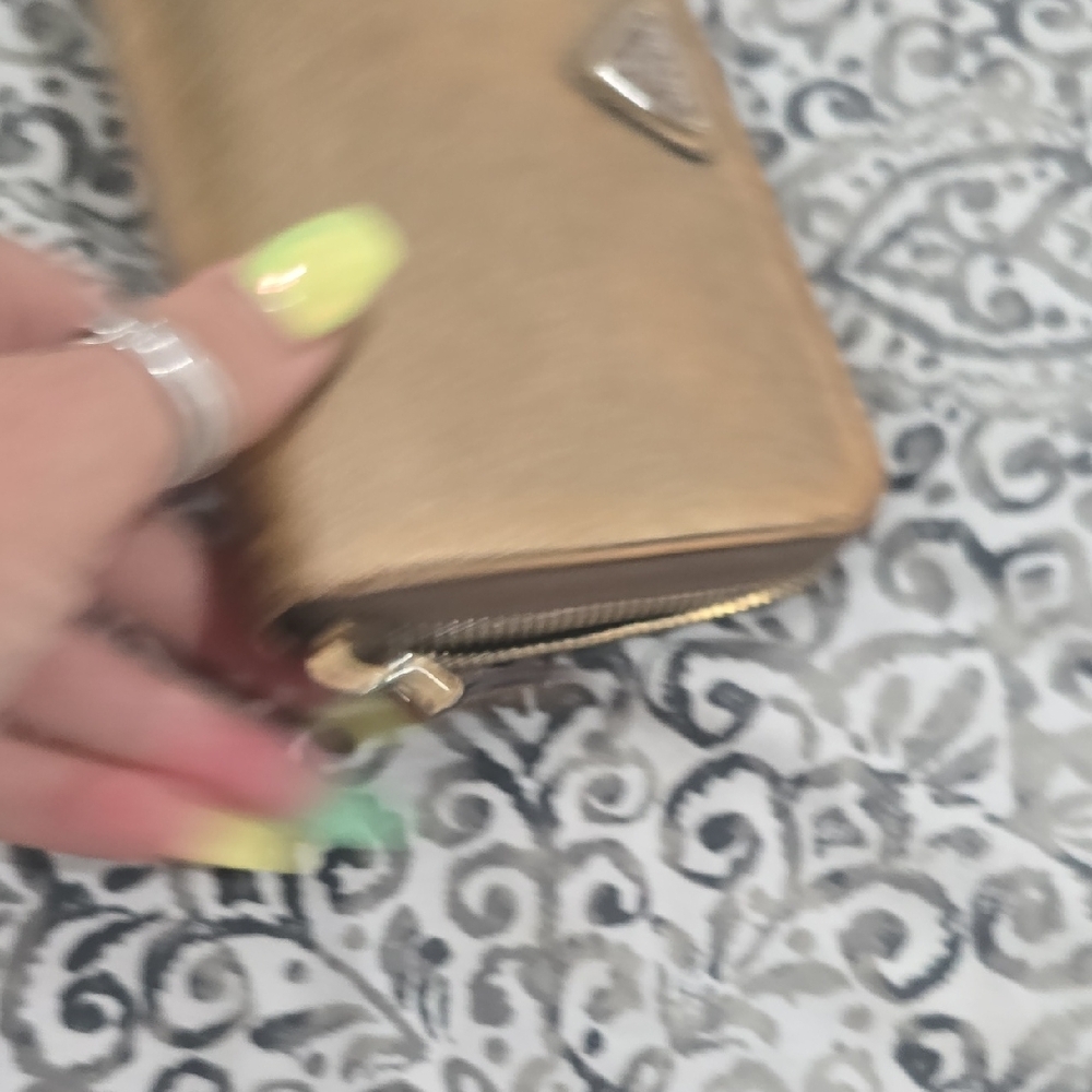 Prada Gold Metallic Wallet Sleek Design With Card Authentic - Picture 5 of 11